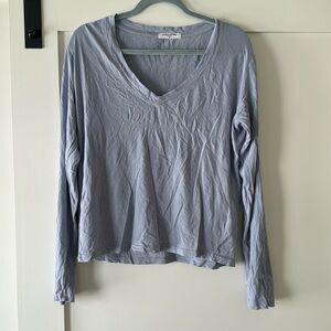 Perfect White Tee long sleeve v neck, light blue sz M